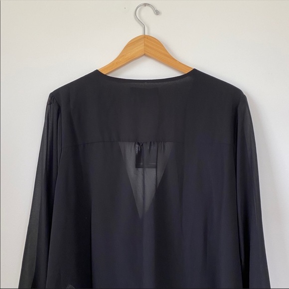 💗 5/$25 NWOT- Forever 21 Black Faux Wrap Blouse- Size Medium 💗 - Picture 6 of 6
